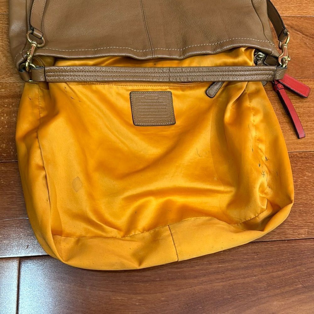 Coach British Tan Leather Hobo Adj. Strap 2 Way Shoulder‎ Zip Close - Picture 9 of 16